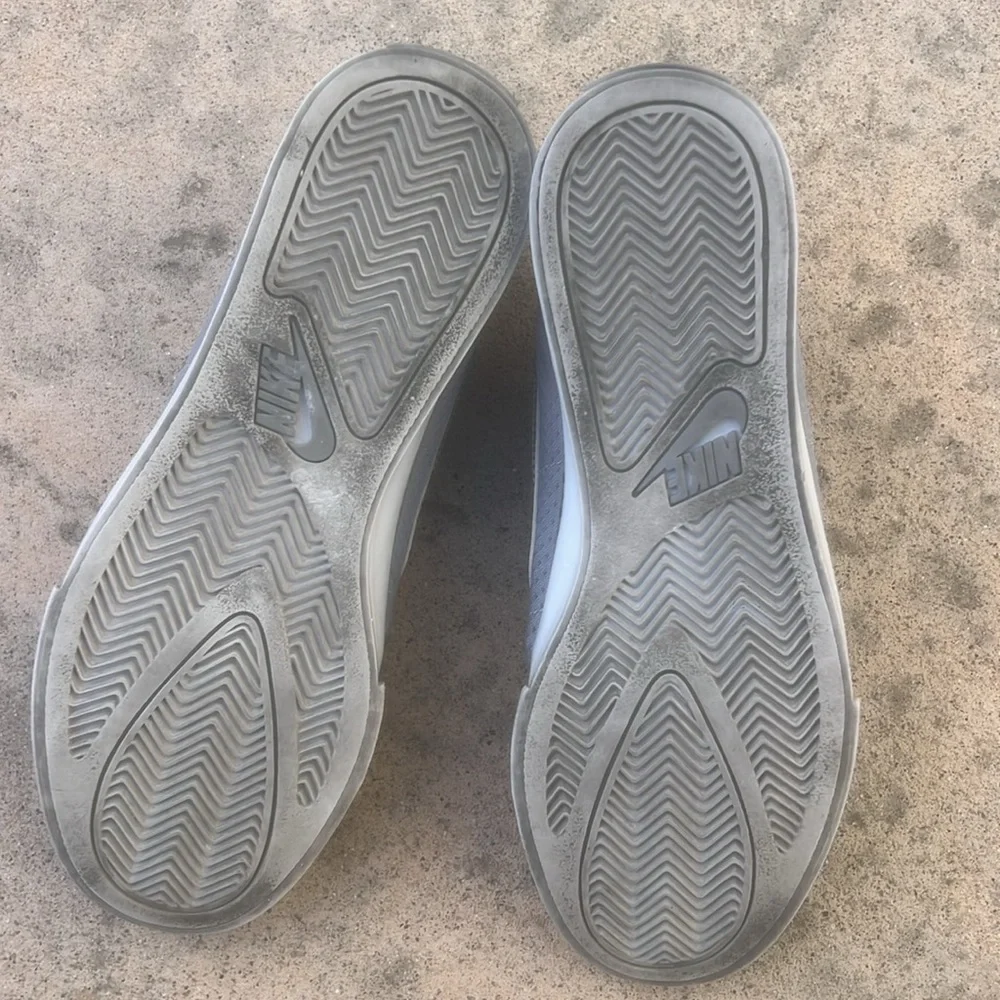 Nike Classic Women's Wolf Grey Sneakers Size 9